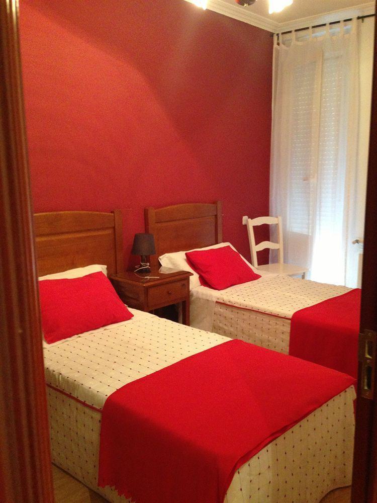 Hostal La Estrella Madrid Bagian luar foto