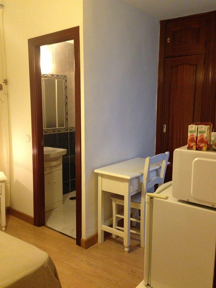 Hostal La Estrella Madrid Bagian luar foto