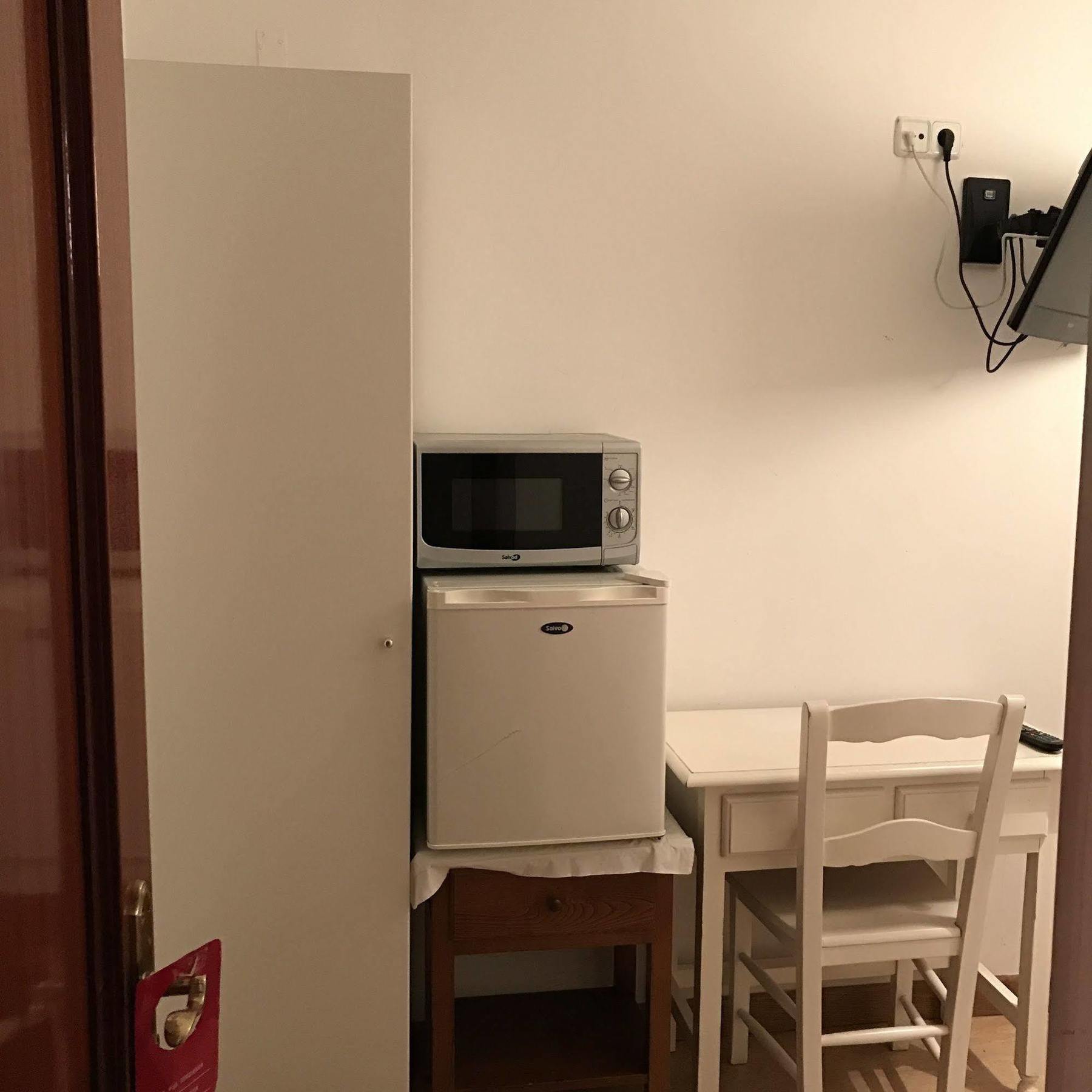 Hostal La Estrella Madrid Bagian luar foto