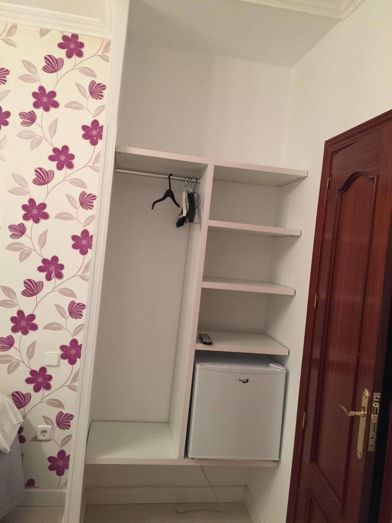 Hostal La Estrella Madrid Bagian luar foto