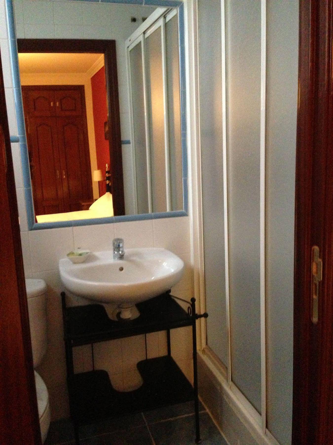 Hostal La Estrella Madrid Bagian luar foto