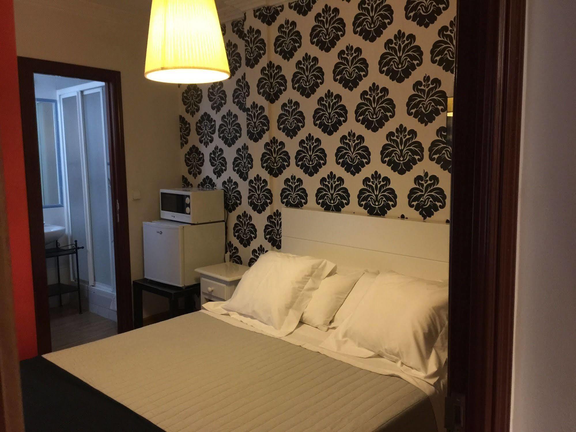 Hostal La Estrella Madrid Bagian luar foto