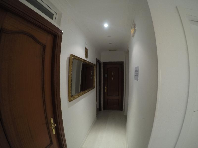 Hostal La Estrella Madrid Bagian luar foto