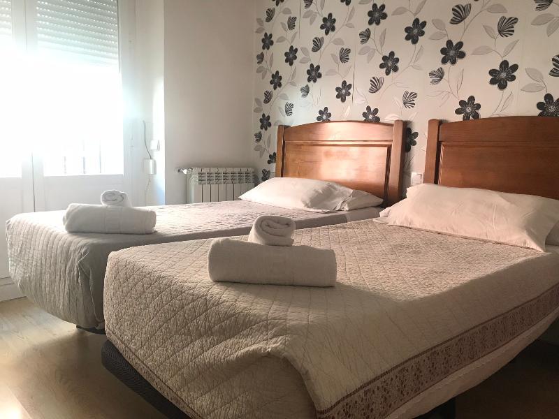 Hostal La Estrella Madrid Bagian luar foto