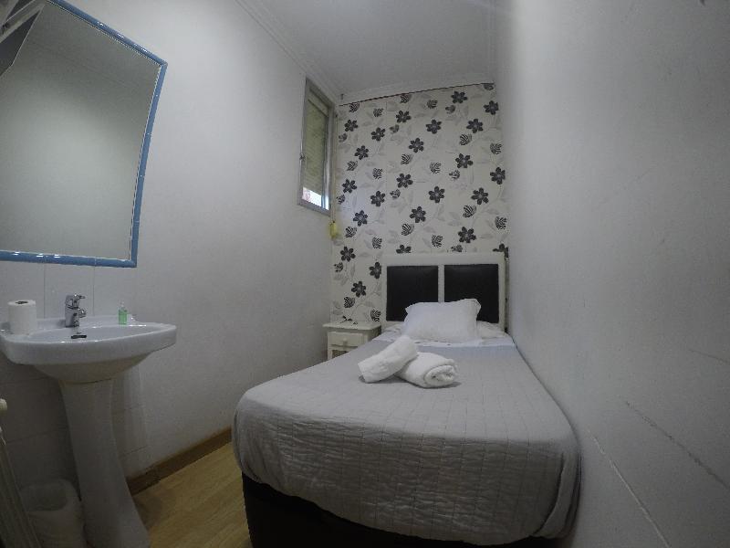 Hostal La Estrella Madrid Bagian luar foto