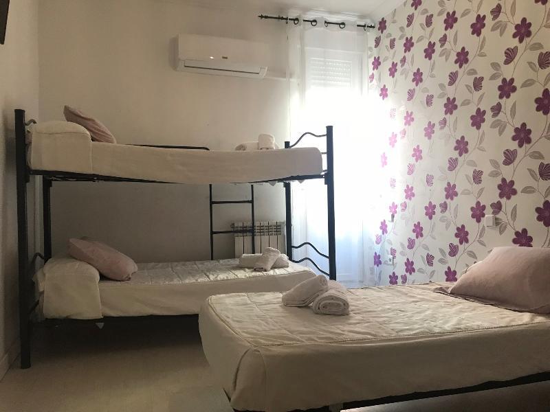 Hostal La Estrella Madrid Bagian luar foto