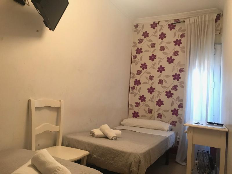 Hostal La Estrella Madrid Bagian luar foto