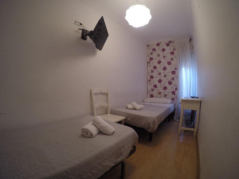 Hostal La Estrella Madrid Bagian luar foto