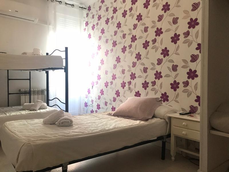 Hostal La Estrella Madrid Bagian luar foto
