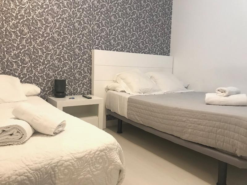 Hostal La Estrella Madrid Bagian luar foto