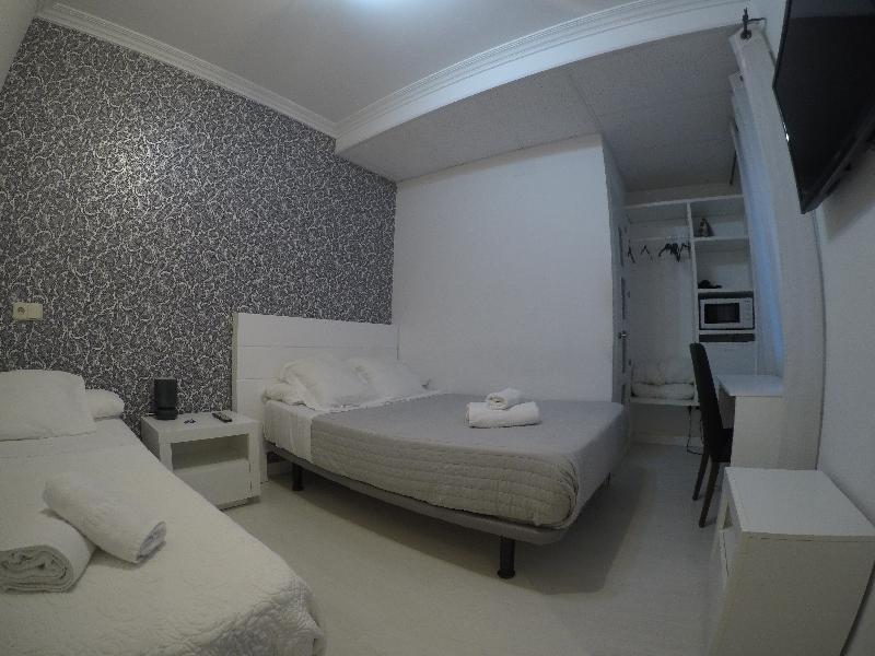 Hostal La Estrella Madrid Bagian luar foto