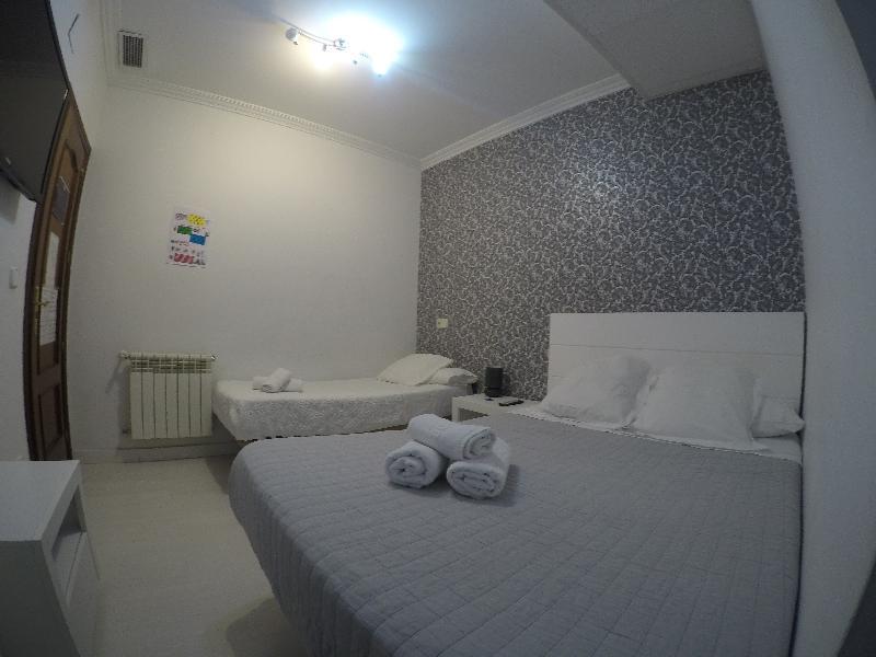 Hostal La Estrella Madrid Bagian luar foto