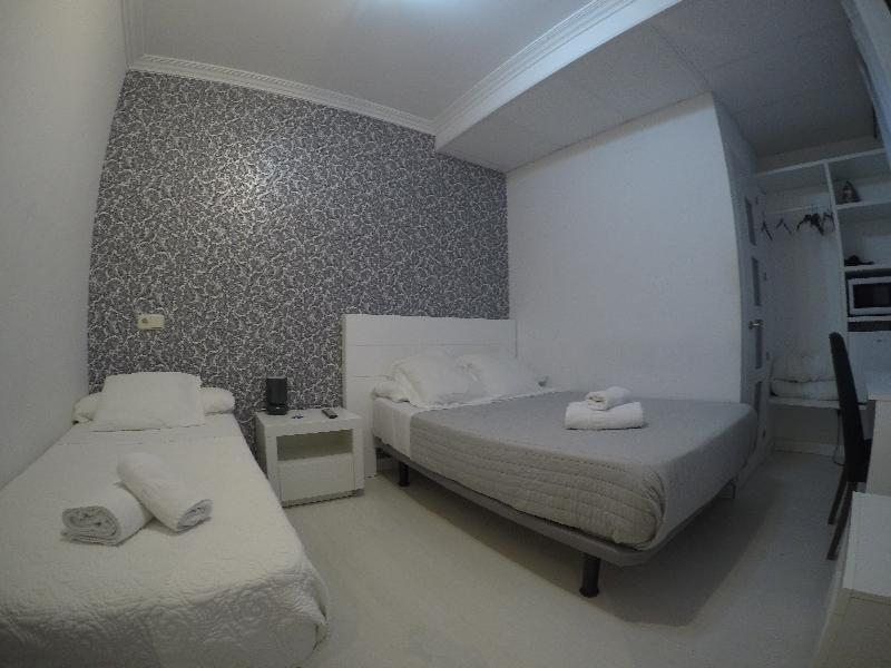 Hostal La Estrella Madrid Bagian luar foto