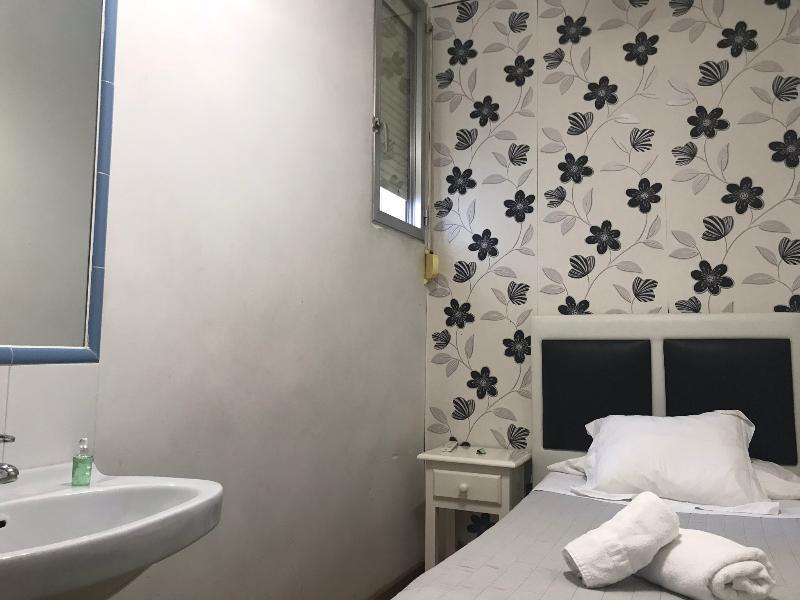 Hostal La Estrella Madrid Bagian luar foto
