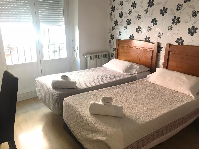 Hostal La Estrella Madrid Bagian luar foto