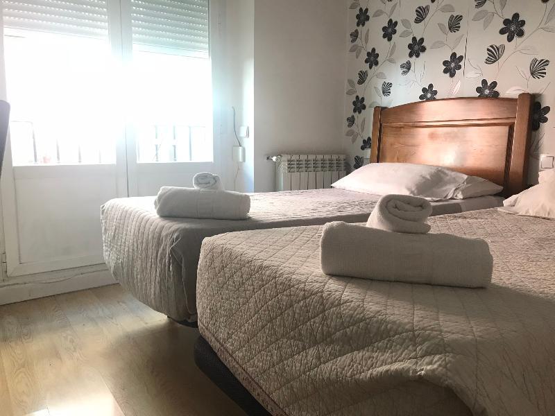 Hostal La Estrella Madrid Bagian luar foto