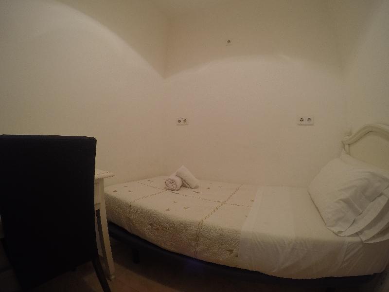 Hostal La Estrella Madrid Bagian luar foto