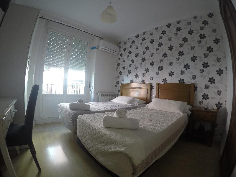 Hostal La Estrella Madrid Bagian luar foto